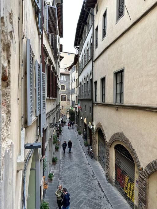 Lambe Next To Ponte Vecchio And Uffizi - Lovetheapartments *