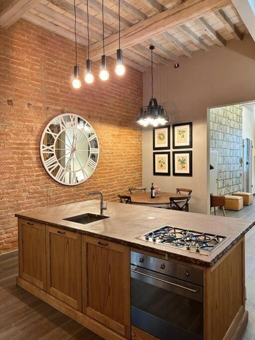 Lambe Next To Ponte Vecchio And Uffizi - Lovetheapartments *