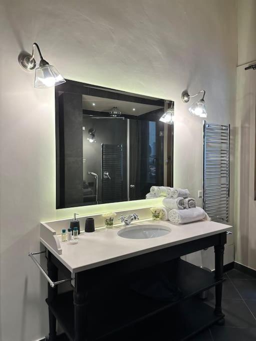 Lambe Next To Ponte Vecchio And Uffizi - Lovetheapartments Florence