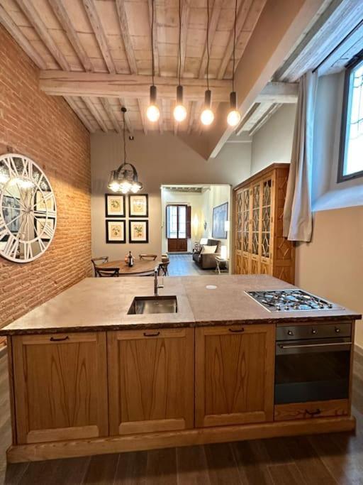 Lambe Next To Ponte Vecchio And Uffizi - Lovetheapartments Apartment