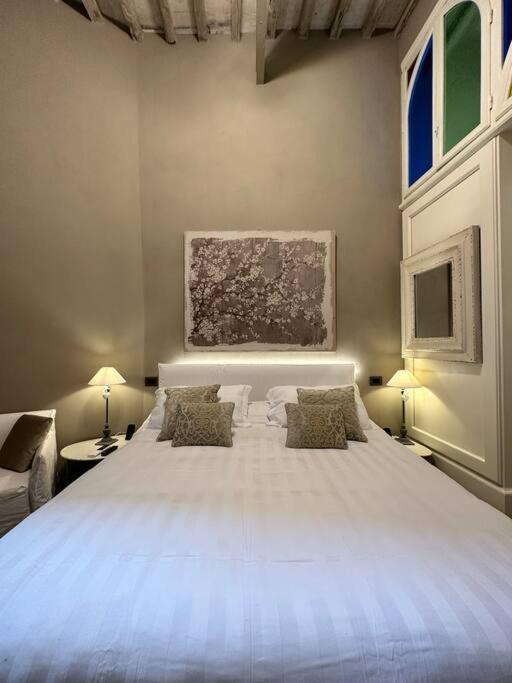 Lambe Next To Ponte Vecchio And Uffizi - Lovetheapartments * Florence