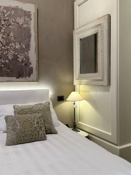 Apartment Lambe Next To Ponte Vecchio And Uffizi - Lovetheapartments