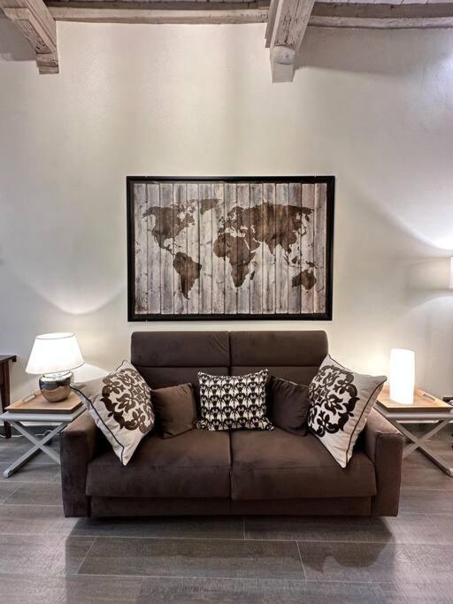 Apartment Lambe Next To Ponte Vecchio And Uffizi - Lovetheapartments Florence