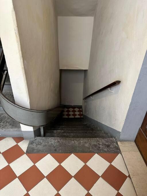 Lambe Next To Ponte Vecchio And Uffizi - Lovetheapartments *