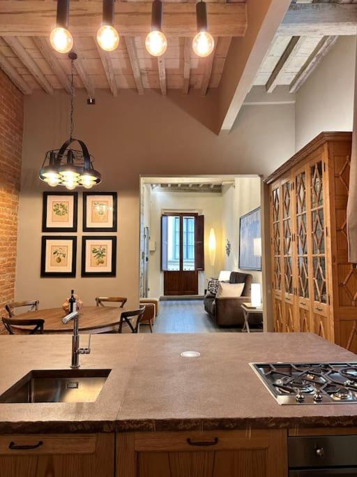 Apartment Lambe Next To Ponte Vecchio And Uffizi - Lovetheapartments Florence