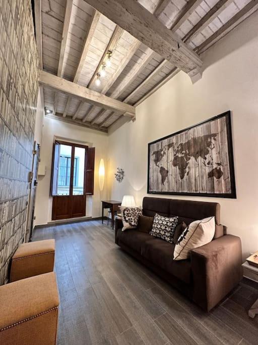 Lambe Next To Ponte Vecchio And Uffizi - Lovetheapartments Apartment *