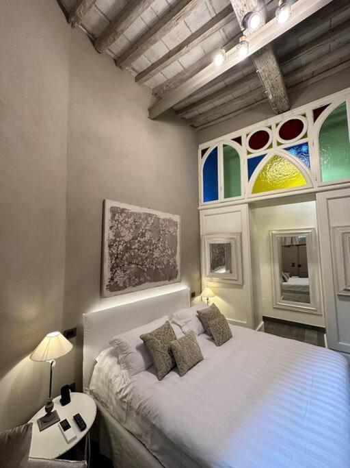 Lambe Next To Ponte Vecchio And Uffizi - Lovetheapartments Apartment *