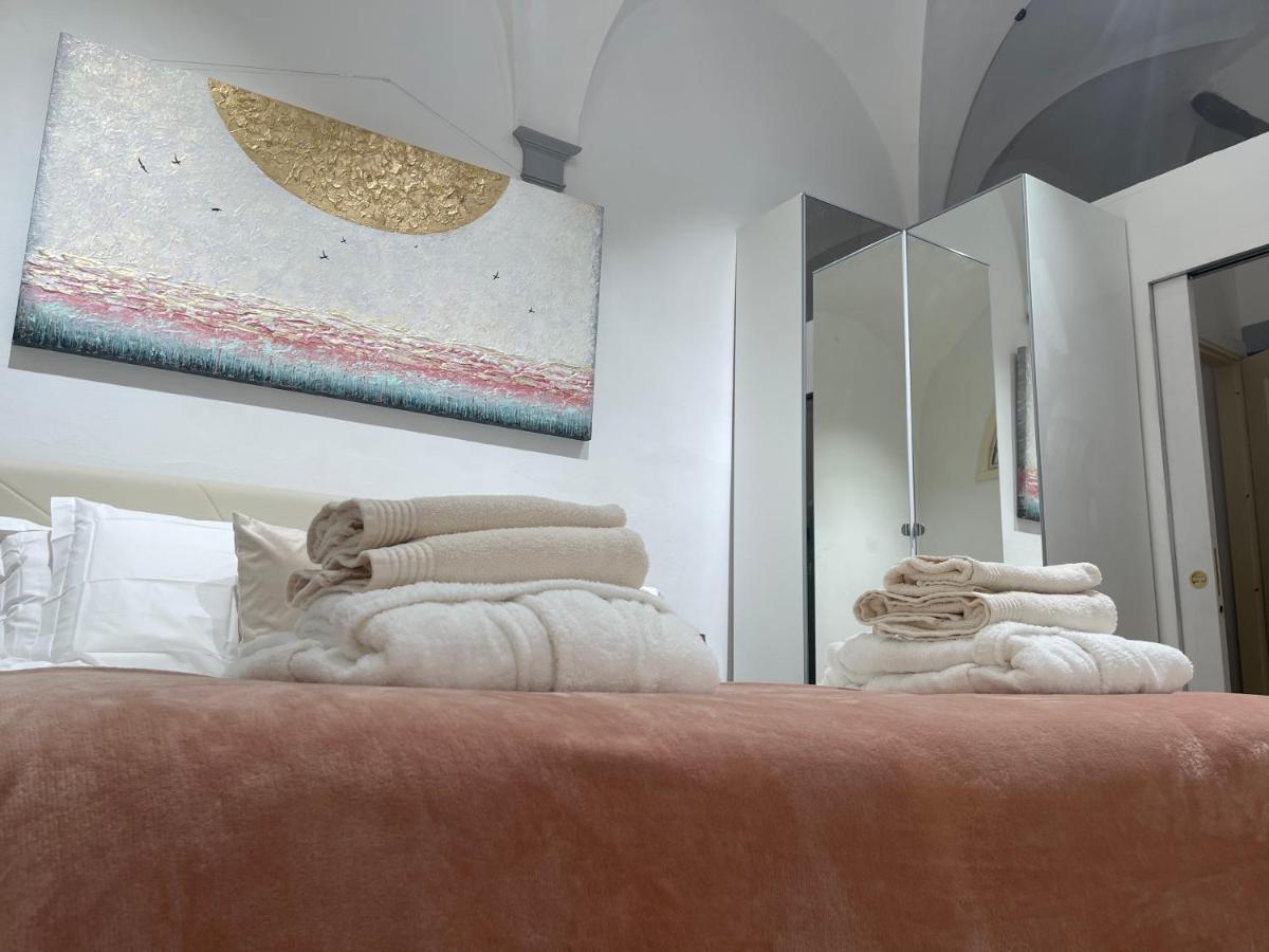 Unique And Antique Apartment Florence