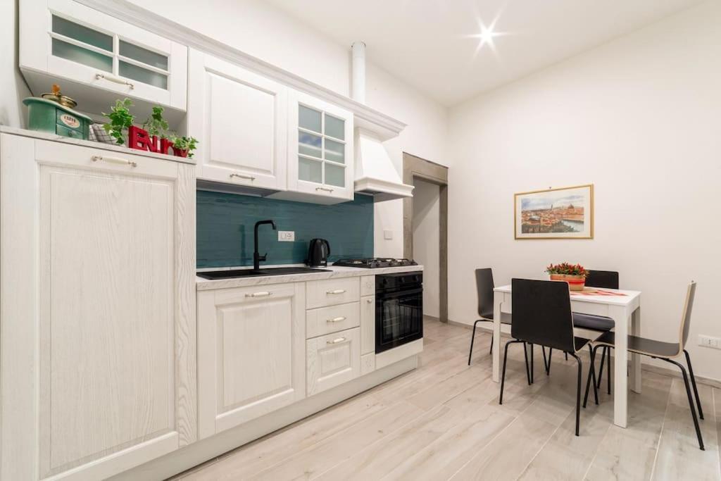 Casa Lorenzo With A Quiet Tiny Patio Apartment Florence