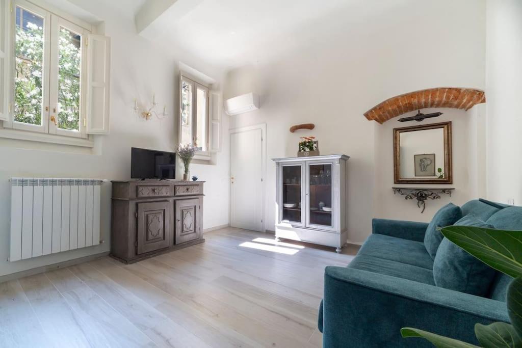 Casa Lorenzo With A Quiet Tiny Patio Apartment
