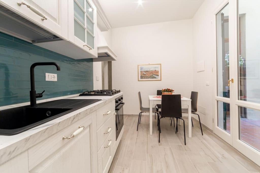 Appartement Casa Lorenzo With A Quiet Tiny Patio