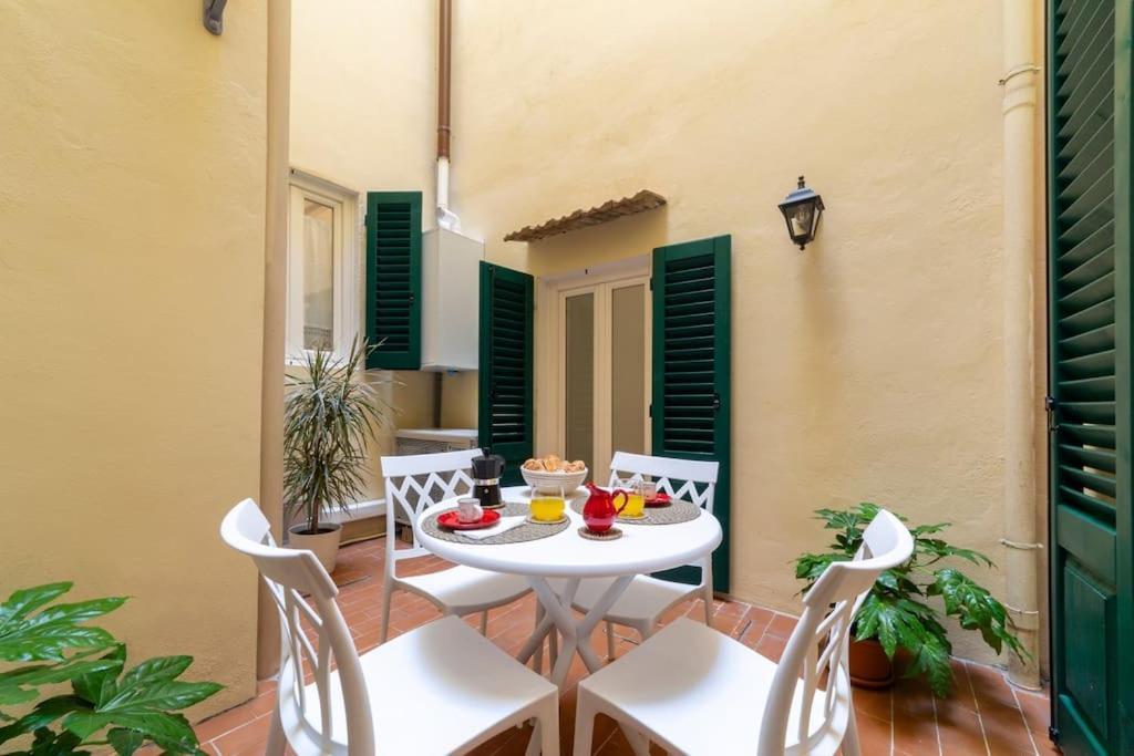 Casa Lorenzo With A Quiet Tiny Patio Appartement