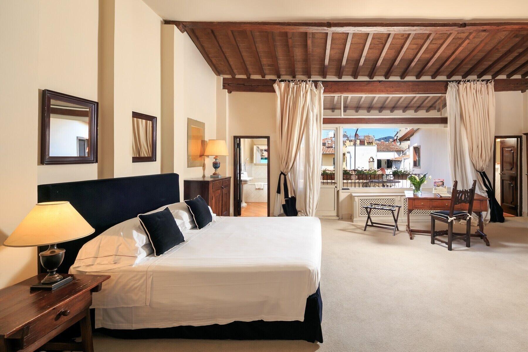 J And J Hotel Florence