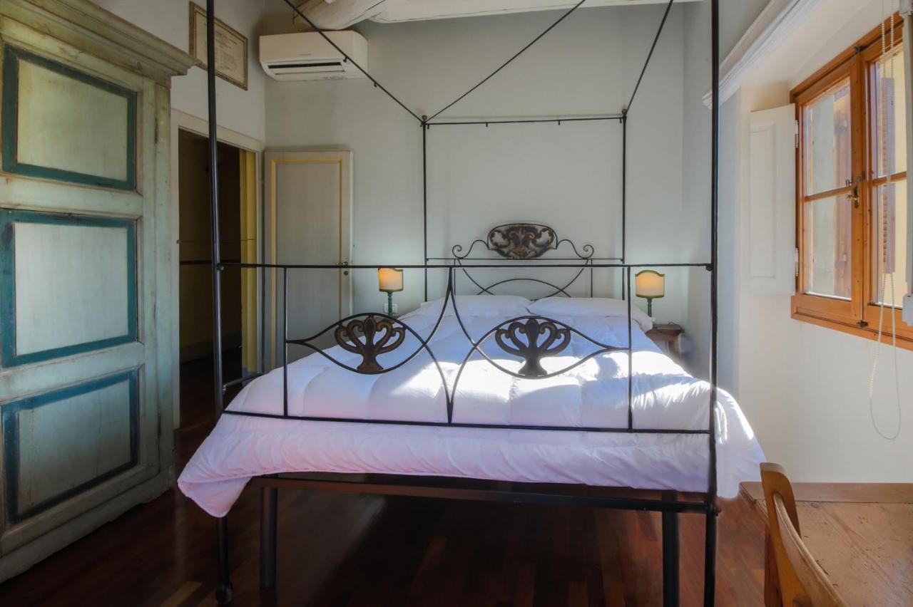 Florence- Borgo Pinti With Frescoes Apartment