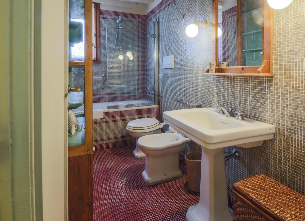 Florence- Borgo Pinti With Frescoes Apartment