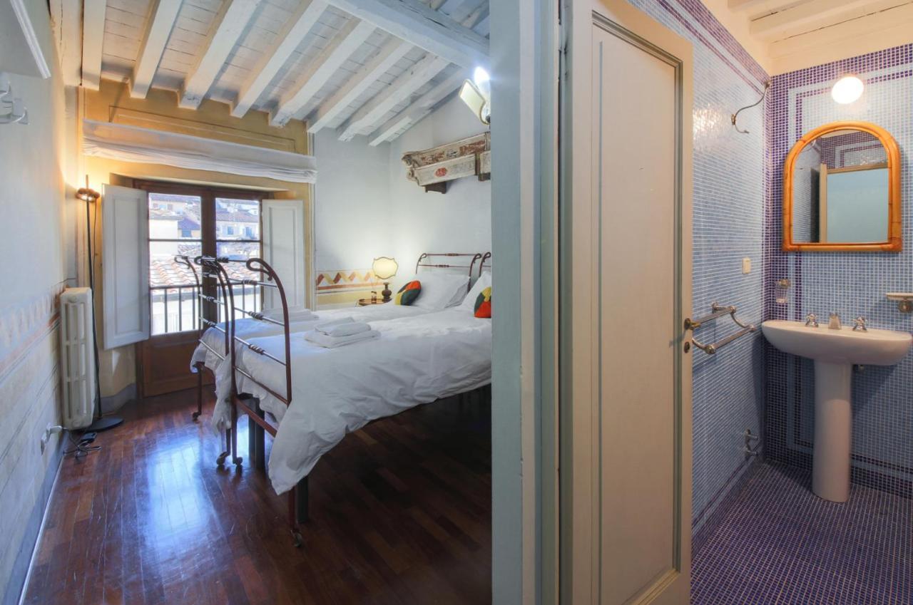 Florence- Borgo Pinti With Frescoes Apartment