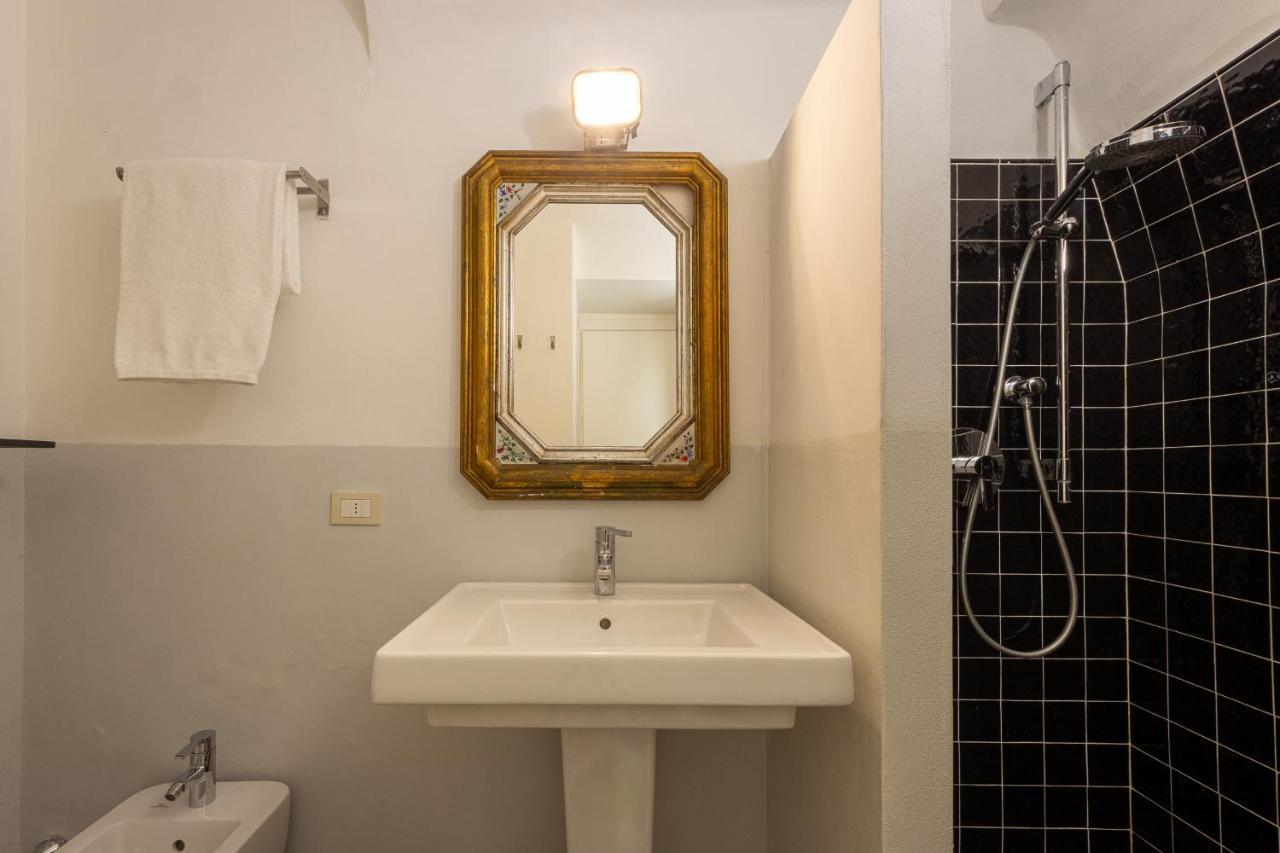 Modern Magnoli View In Ponte Vecchio Apartment Florence