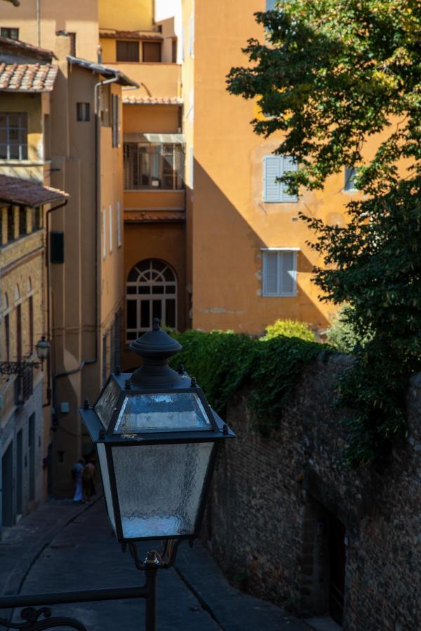 Modern Magnoli View In Ponte Vecchio Apartment *