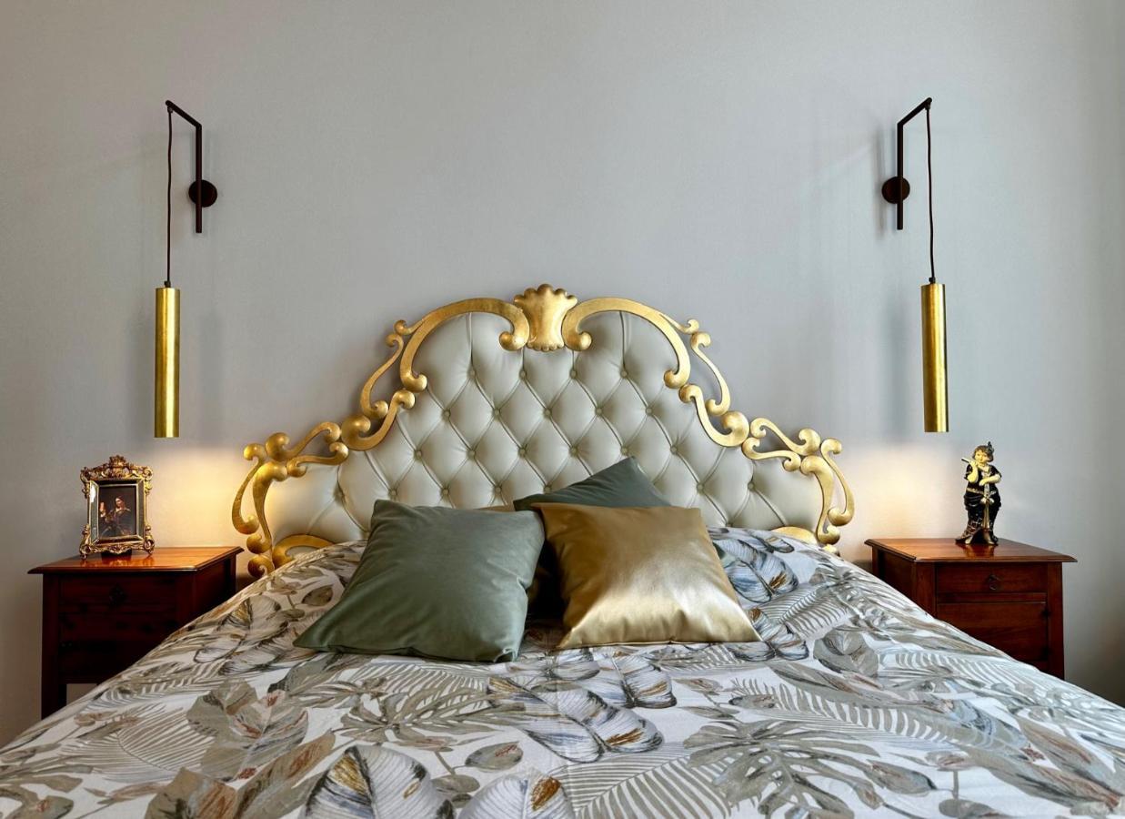 Elegance In The Center Of Florence: Palazzo Apartment