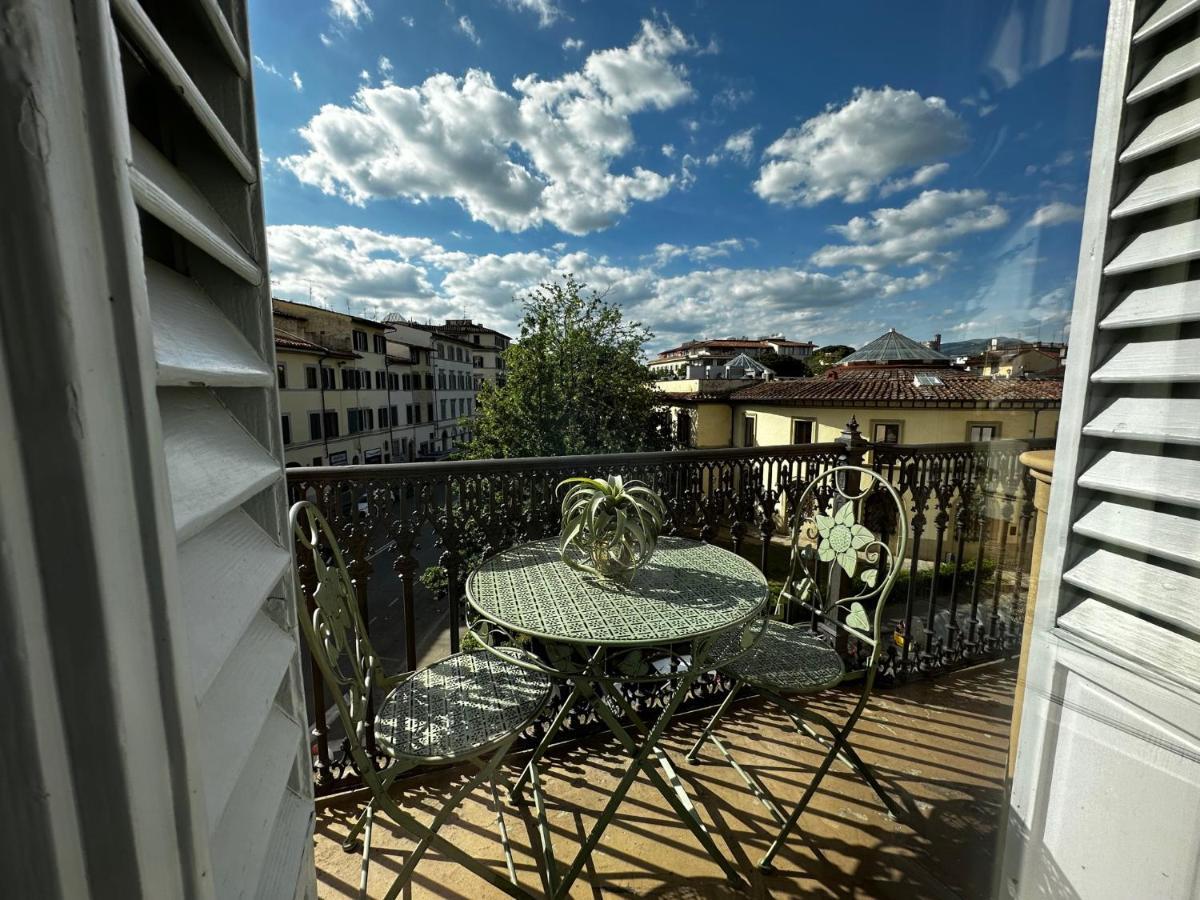 Elegance In The Center Of Florence: Palazzo Apartment *