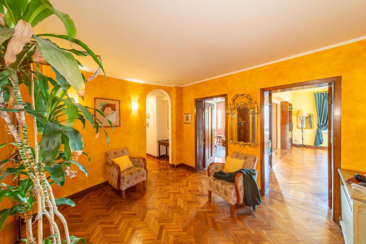 Golden Renaissance Appartement *