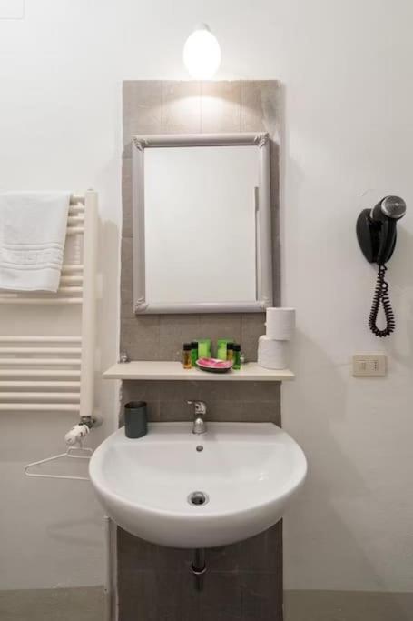 Apartment F2 - Santa Croce One Bedroom Flat 2 To 4 Guests Florence