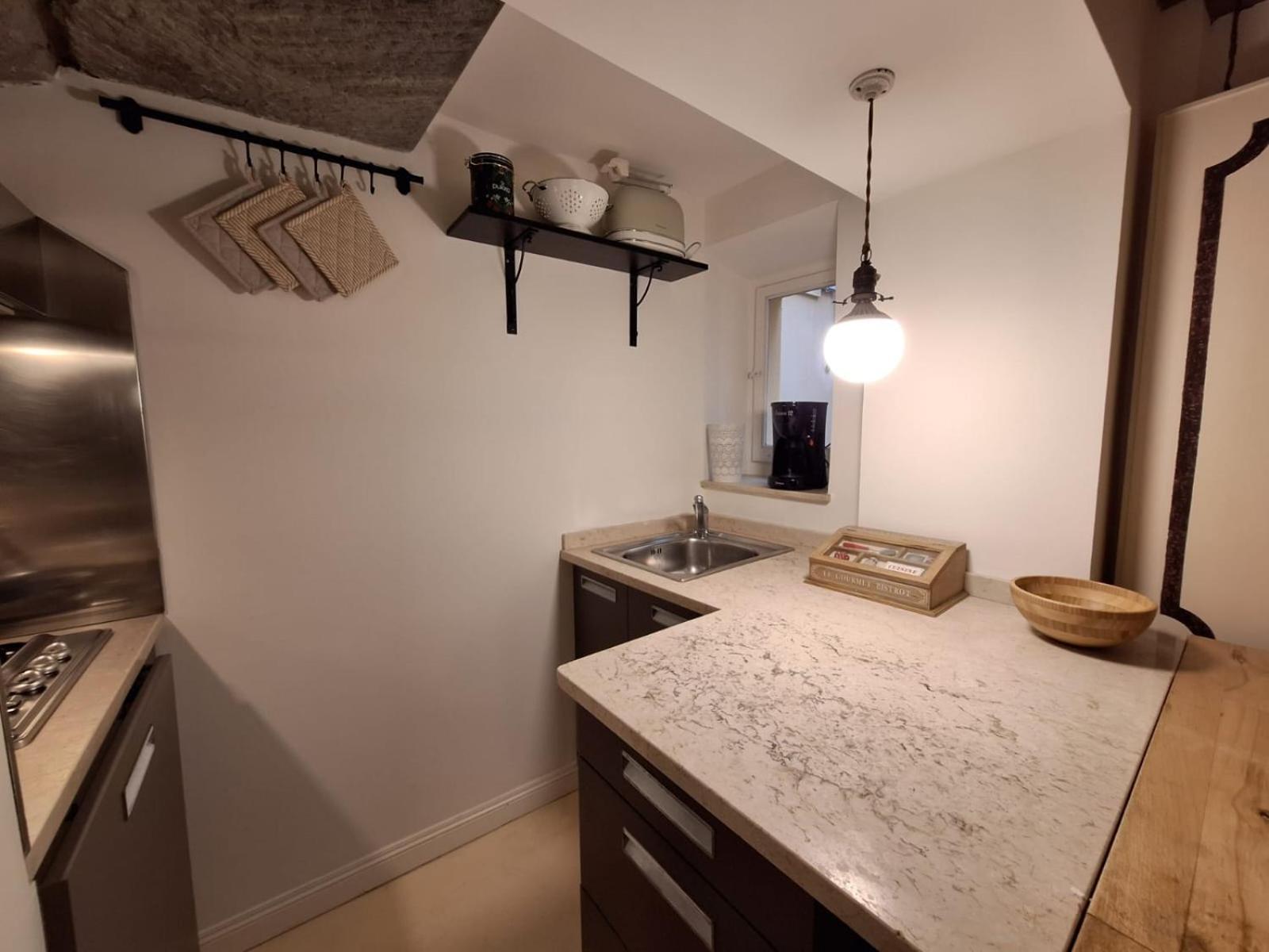 Cozy & Charming Florentine Hideaway Apartment