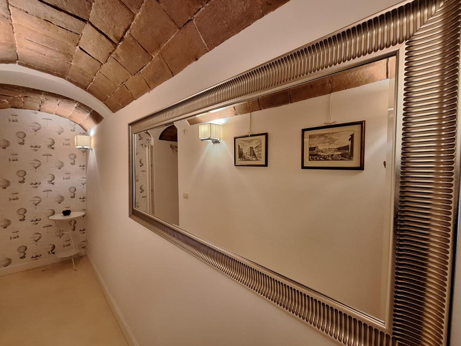 Cozy & Charming Florentine Hideaway Apartment