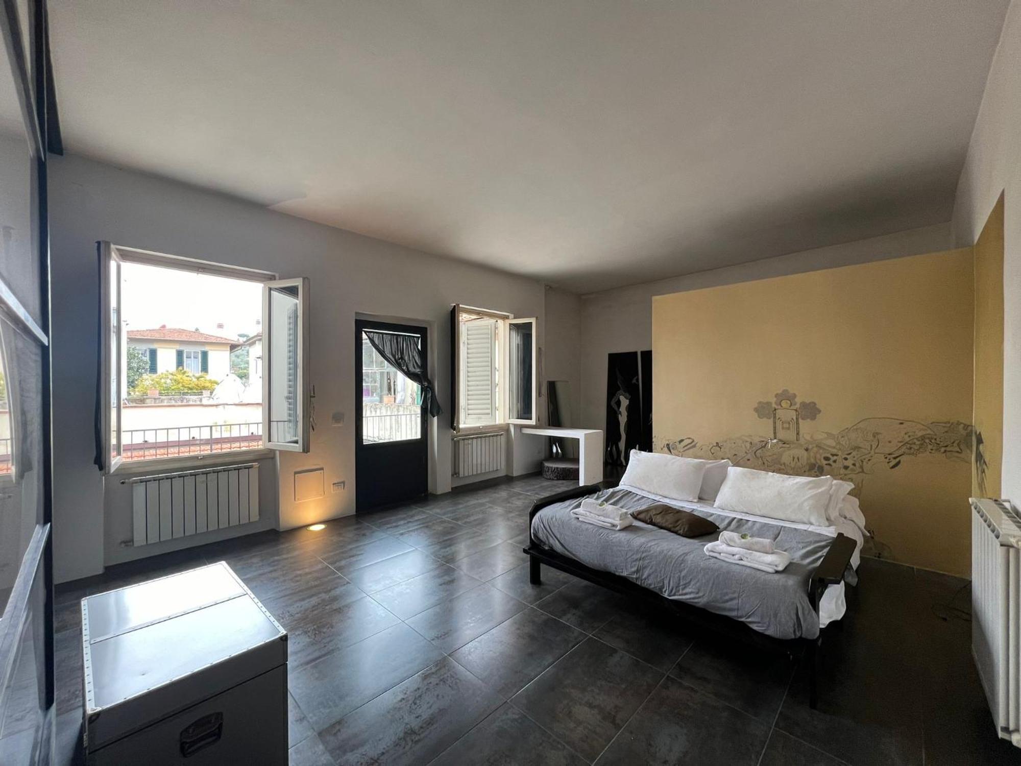 Silvia's Artist Loft Apartment *
