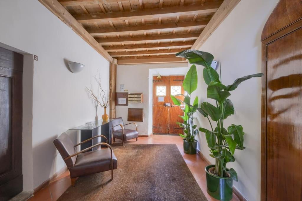Apartment View-hosted By Sweetstay Florence