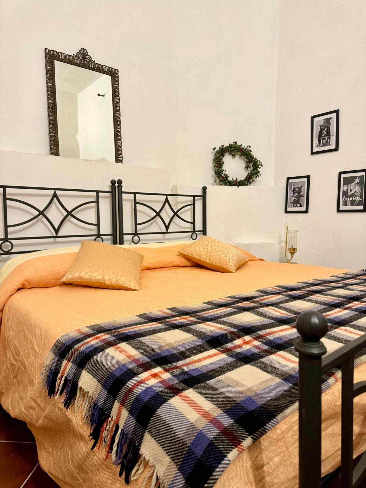 Il Segreto Di Via Laura - House In