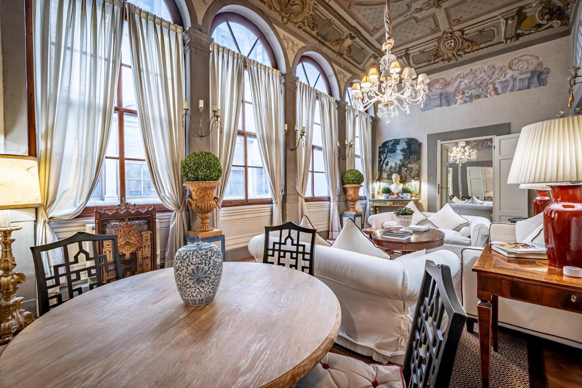 Yid Bargello Luxury Apartment *