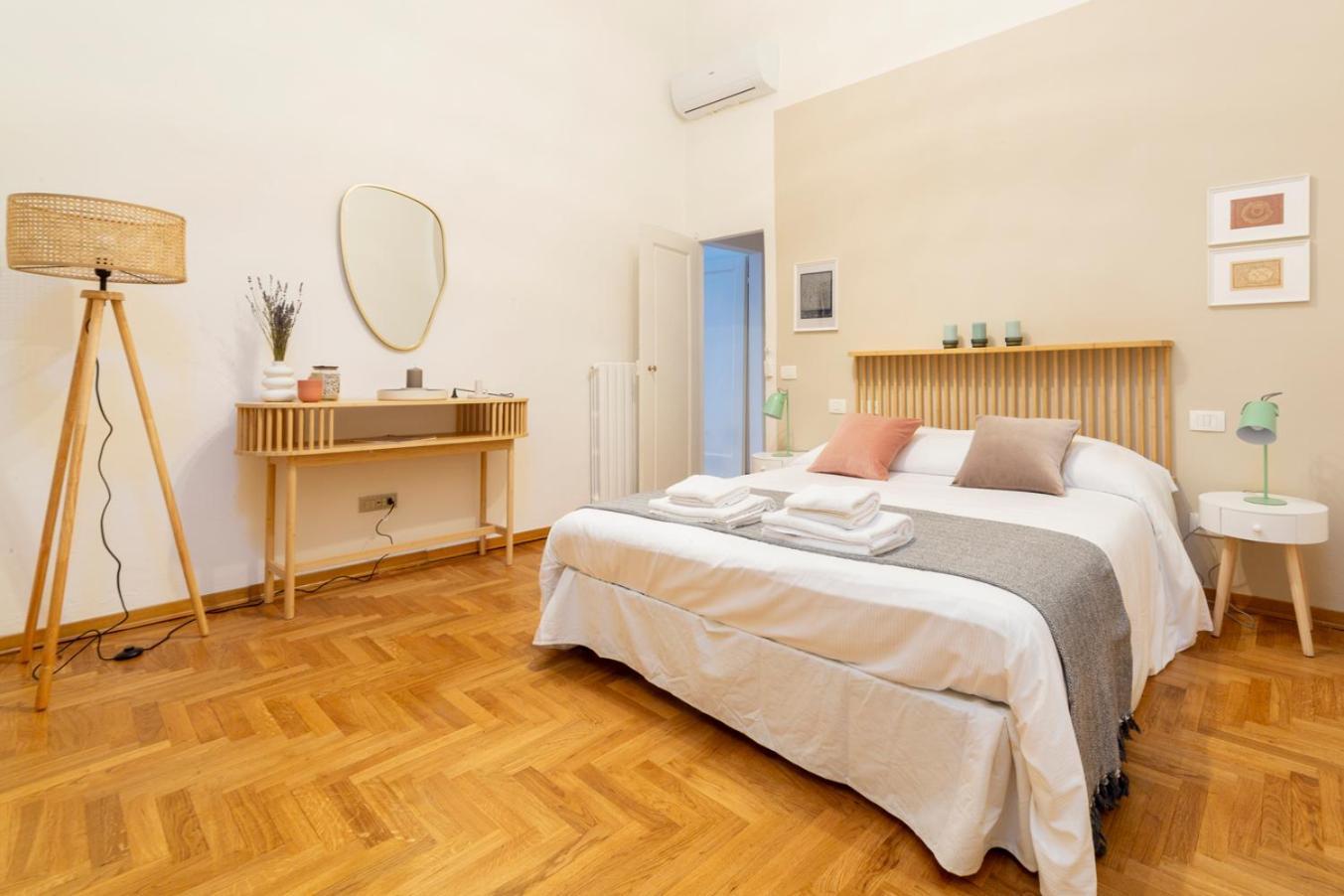 La Casa Del Murales Per 6 Persone Vicino Al Mercato Apartment *