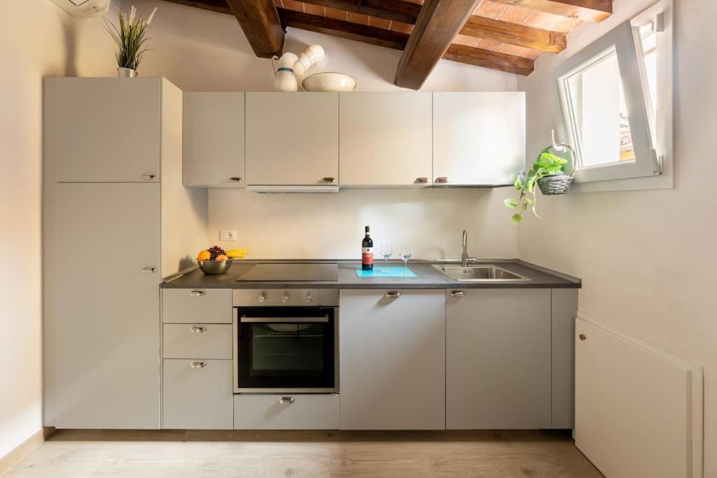 Keys Of Italy - Maytreya - Albero 2 - Train Station Two Bedroom Flat 2nd Floor Apartment Florence