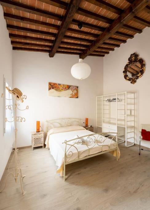 Keys Of Italy - Maytreya - Albero 2 - Train Station Two Bedroom Flat 2nd Floor Apartment