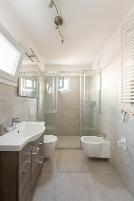 Keys Of Italy - Maytreya - Albero 2 - Train Station Two Bedroom Flat 2nd Floor Apartment *