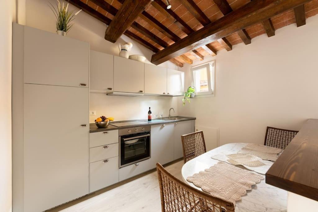 Apartment Keys Of Italy - Maytreya - Albero 2 - Train Station Two Bedroom Flat 2nd Floor