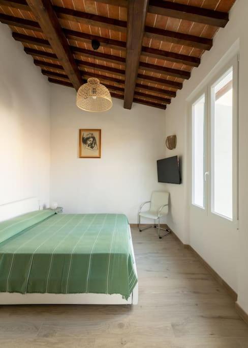 Apartment Keys Of Italy - Maytreya - Albero 2 - Train Station Two Bedroom Flat 2nd Floor *