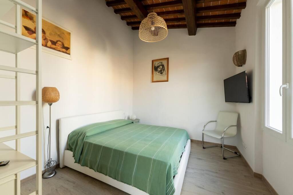 Apartment Keys Of Italy - Maytreya - Albero 2 - Train Station Two Bedroom Flat 2nd Floor *