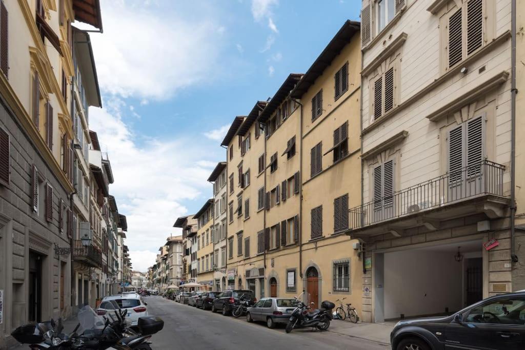 Apartment Borgognissanti 6 *