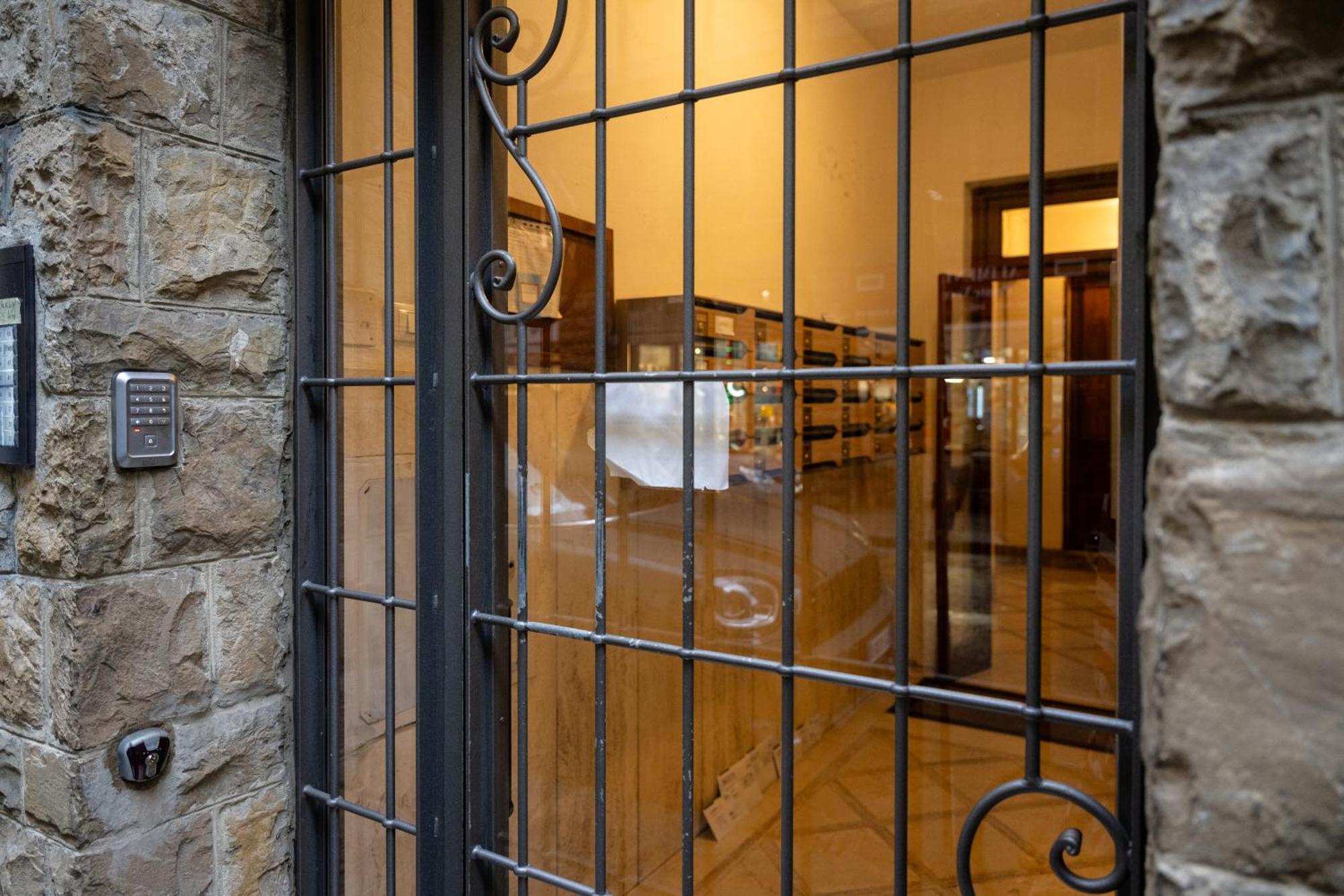 Smooth Mansion In Ponte Vecchio Apartment Florence