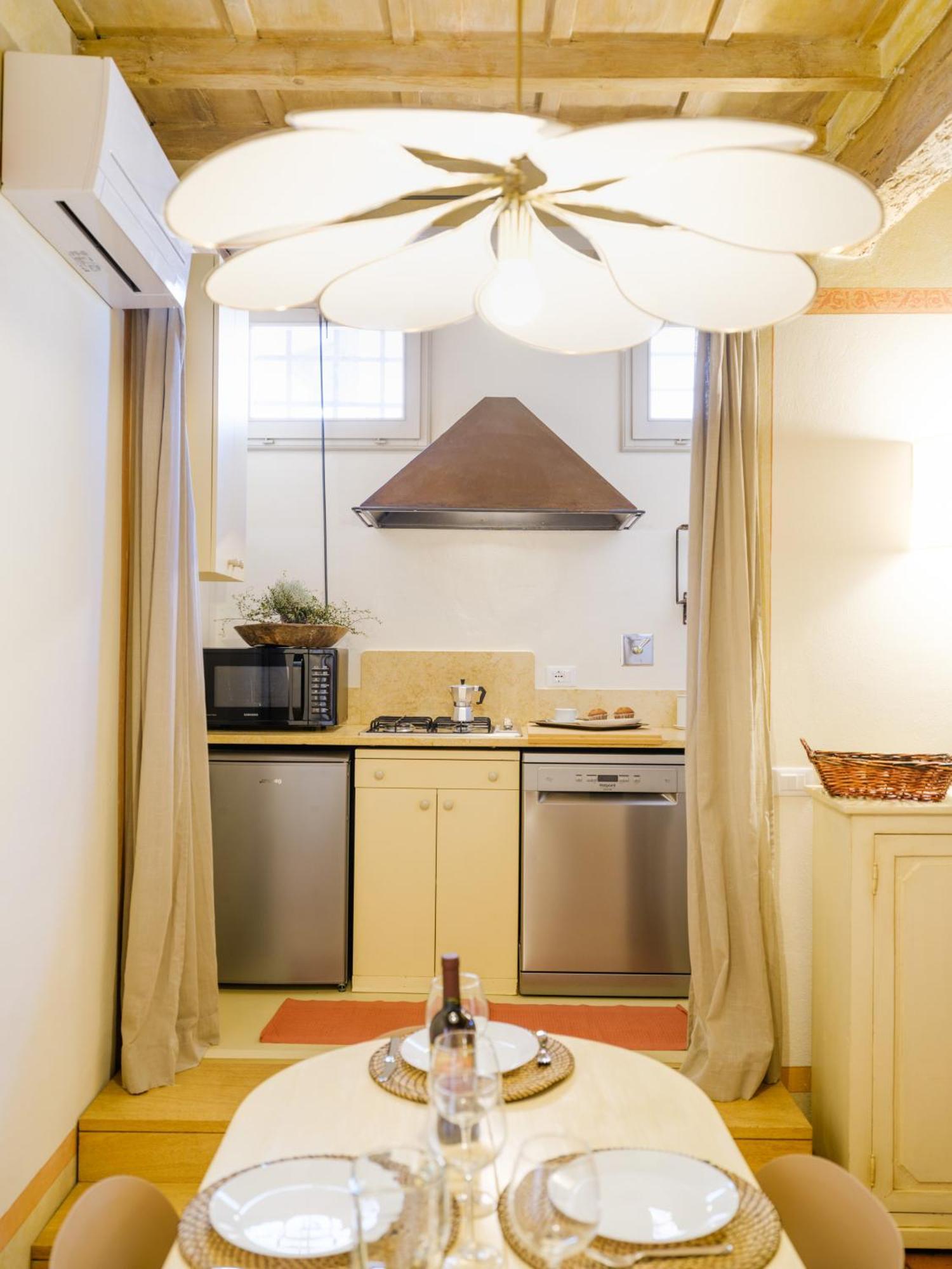 La Mezzina - Unique Design And Crafted Lifestyle Apartment Florence
