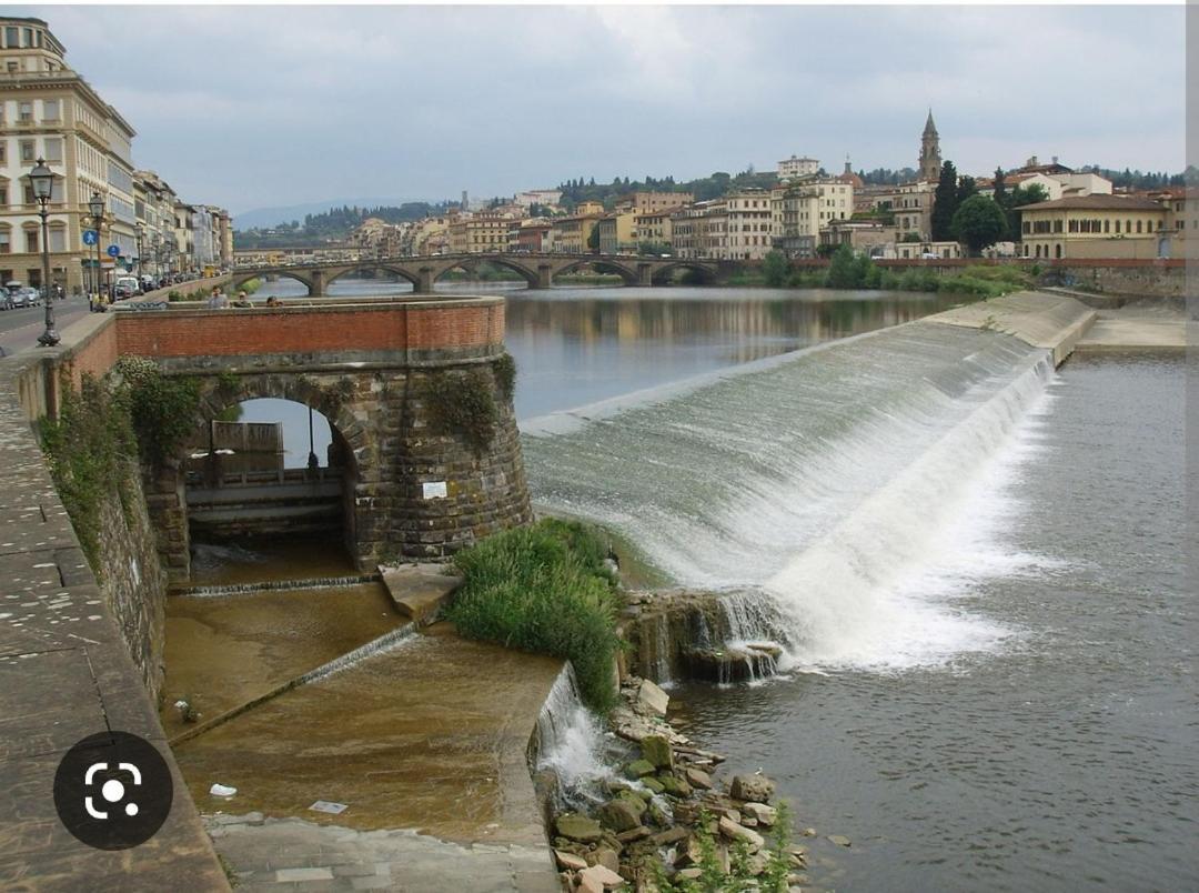 Florentine Style In San Frediano Apartment