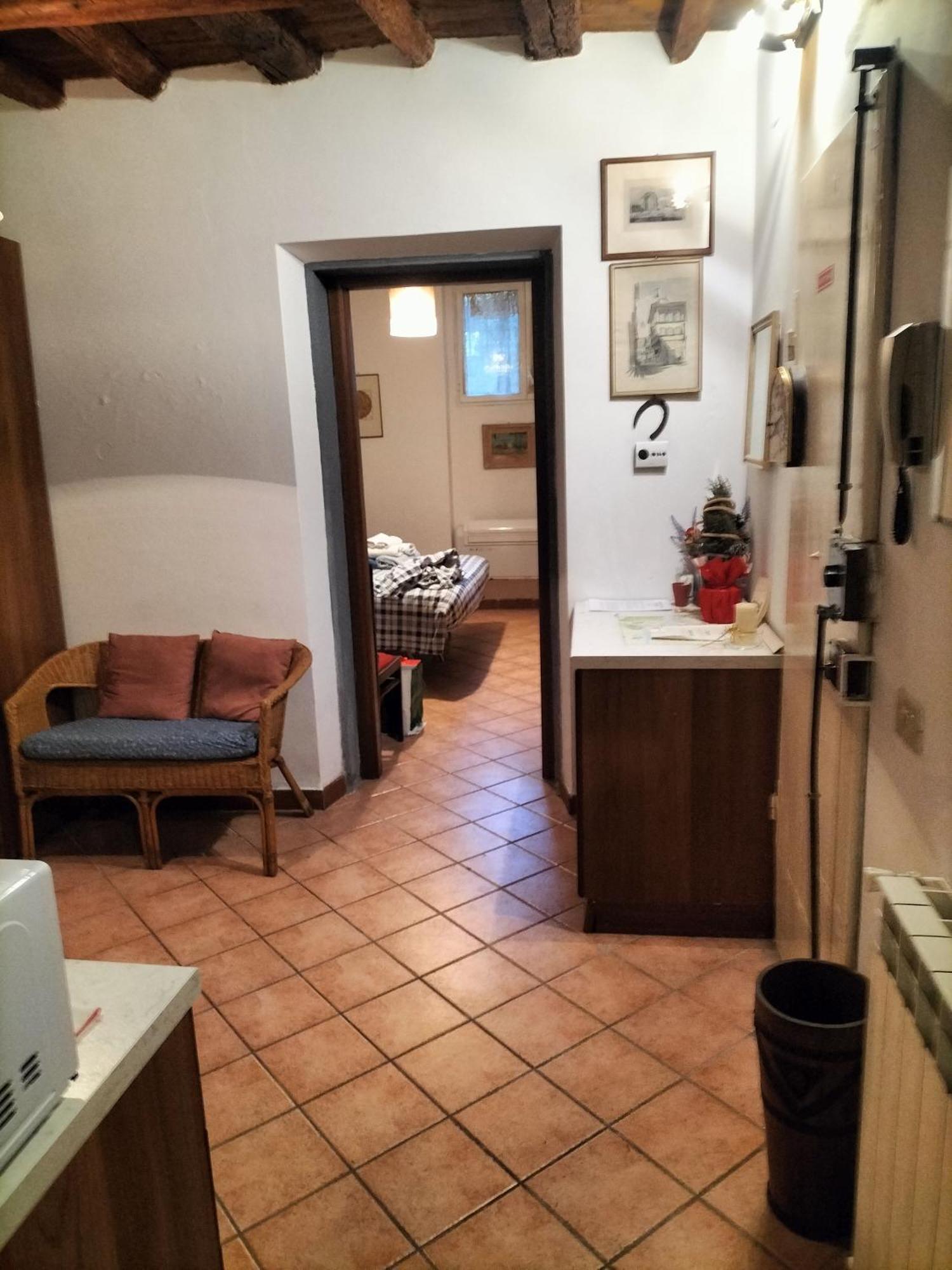 Florentine Style In San Frediano Apartment *