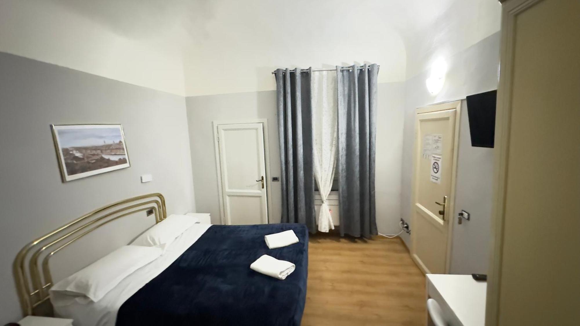 Piccolo Con Access Ztl !!! Nel Centro Storico Di !!! Hotel 2*