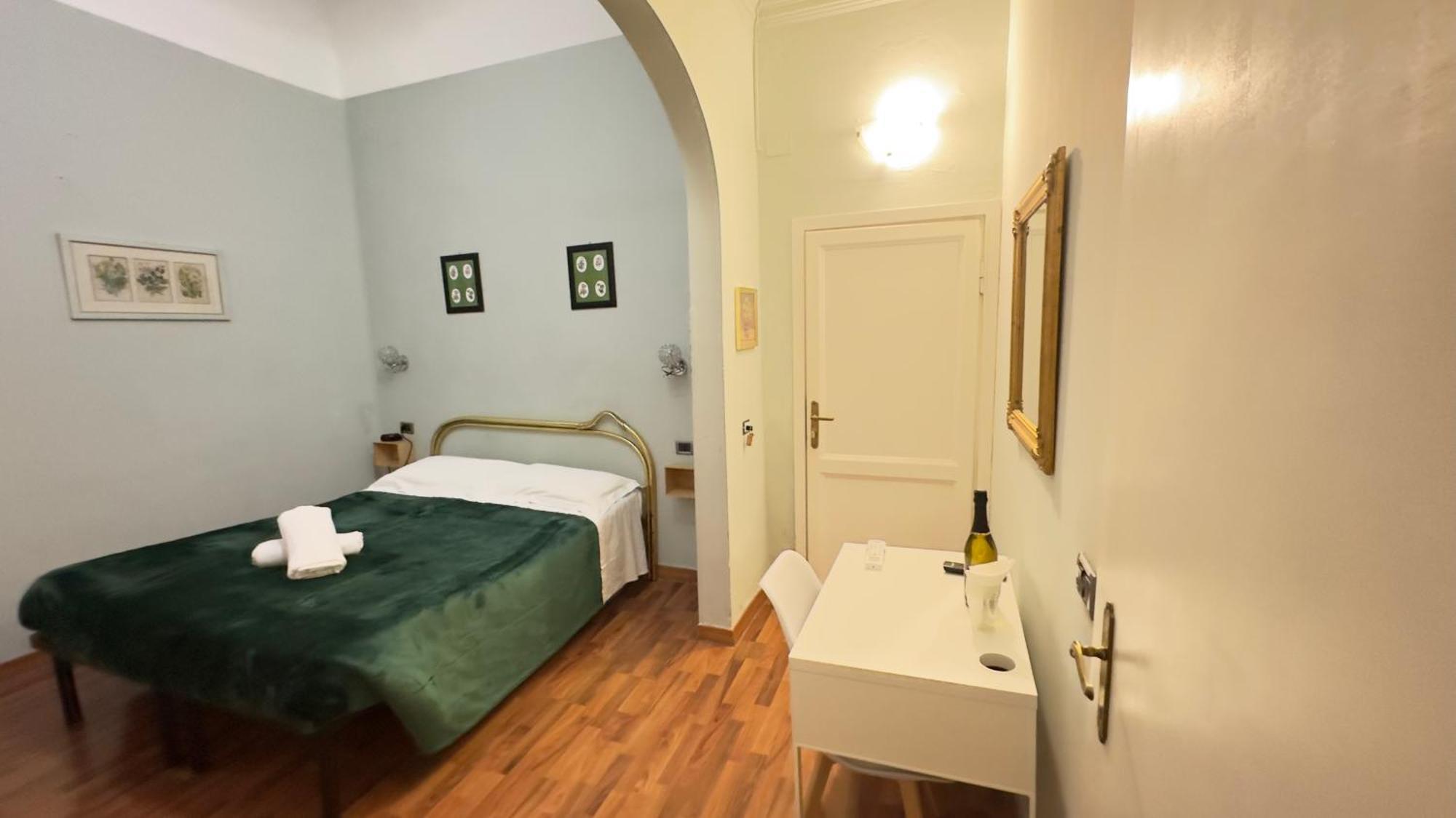 Hotel Piccolo Con Access Ztl !!! Nel Centro Storico Di !!! 2*