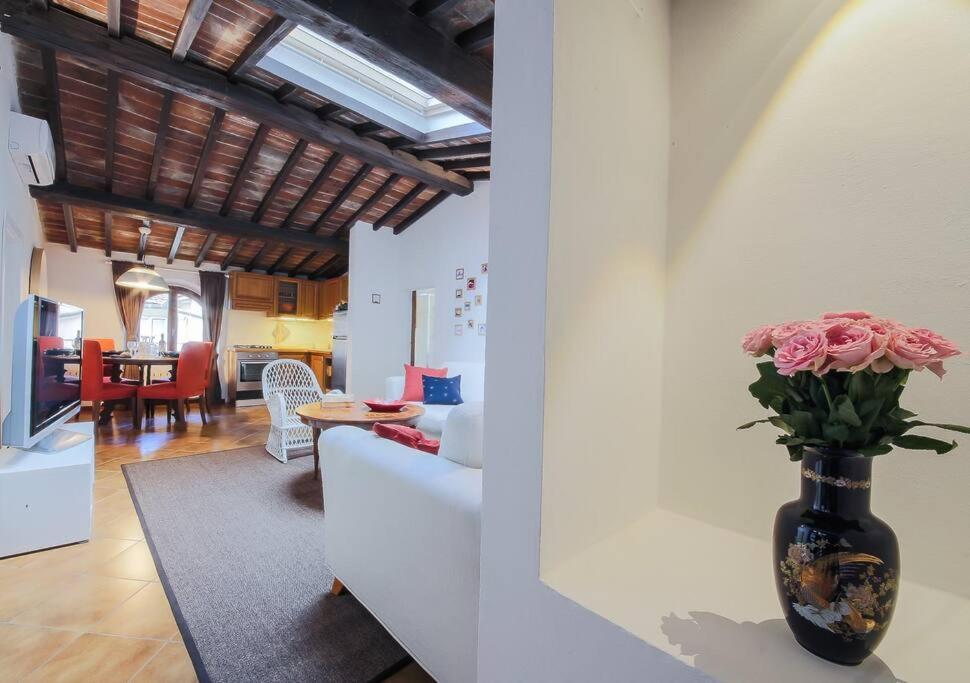 Apartment Santa Croce At Your Fingertips. Florence