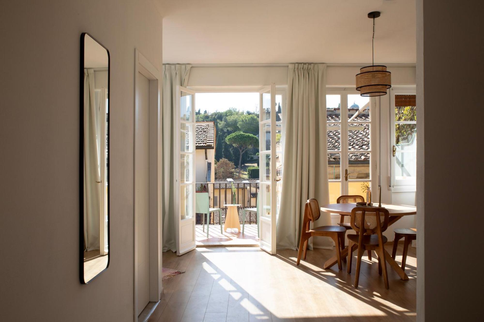 Bob W Ponte Vecchio Apartment Florence