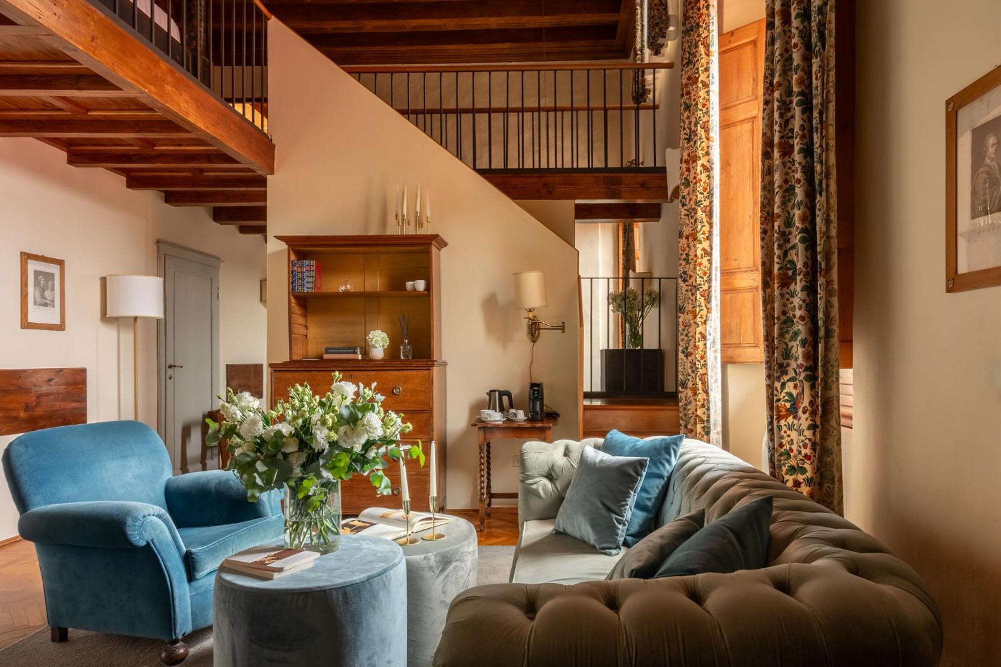 Hotel Loggiato Dei Serviti 3*