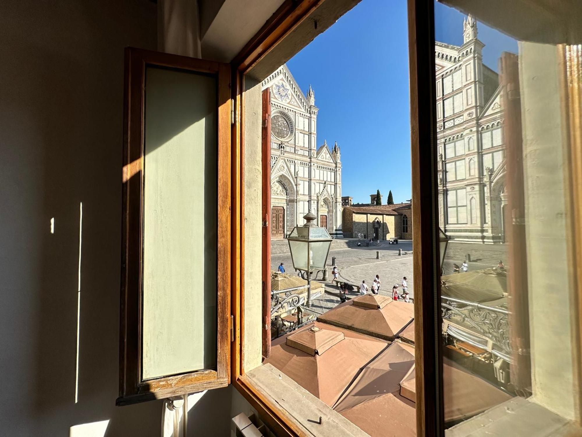 Luxurious View On Santa Croce Apartment Florence